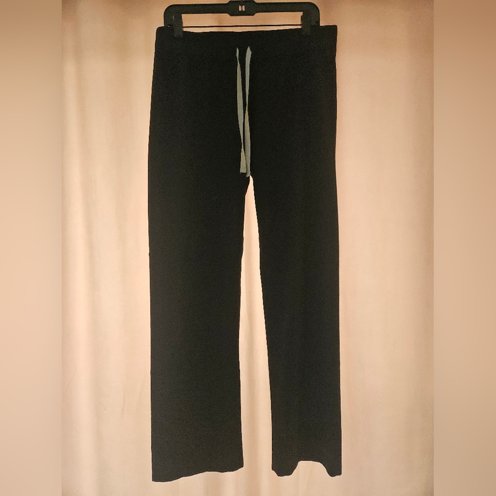 FIGS- Women's Medium Black Livingston Scrub Pants - Picture 2 of 4